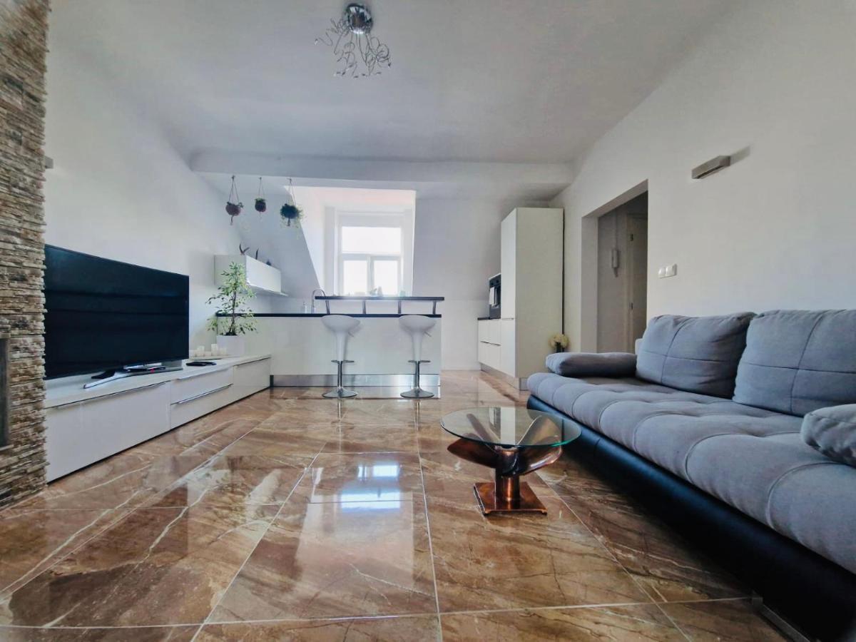 Apartman Blumental Centrum บราติสลาวา ภายนอก รูปภาพ